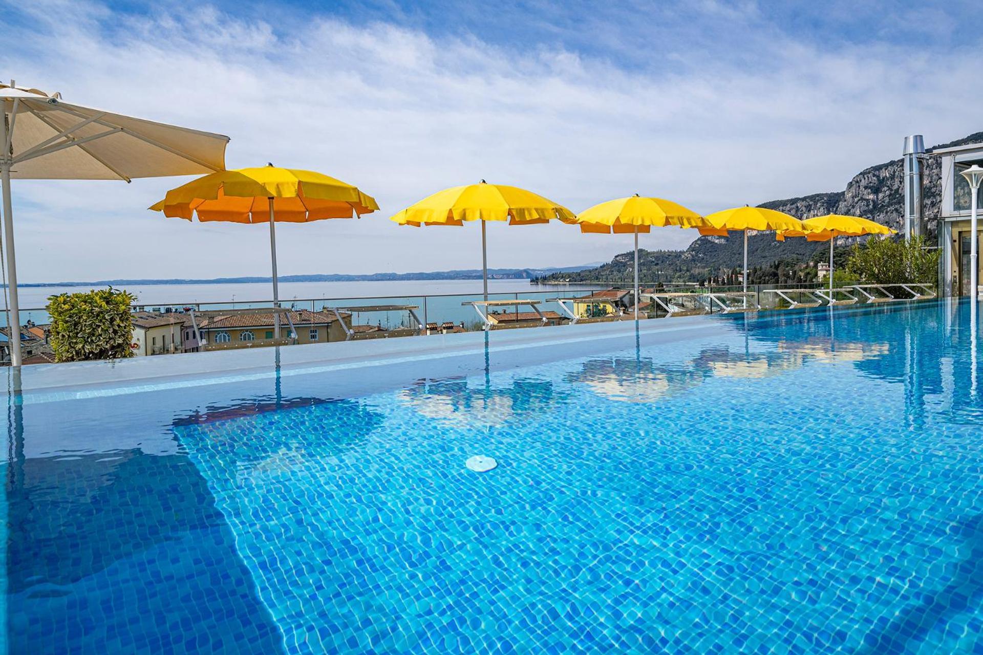 Sky Pool Hotel Sole Garda Garda  Exterior photo